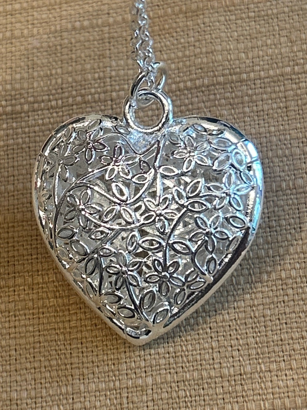 Precious Silver Heart Filigree Pendant Necklace - Floral Design